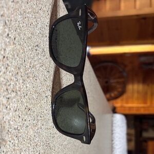 Ray-Ban Classic Black Wayfarer Sunglasses